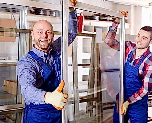 Trotz Online-Kauf der neuen Fenster - unser geprüfter Fenstermonteur kommt aus Ihrer direkten Umgebung.