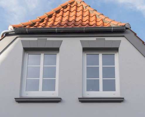 Der Preis für Sprossenfenster variiert je nach Sprossenart.