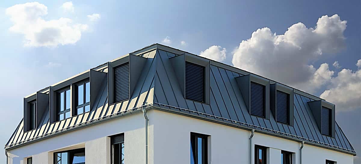 Hausdach Haus mit Sonnenschutz